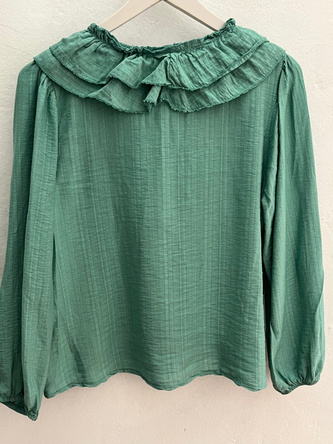 Blusa escote volantes verde mar sólido - Imagen 9