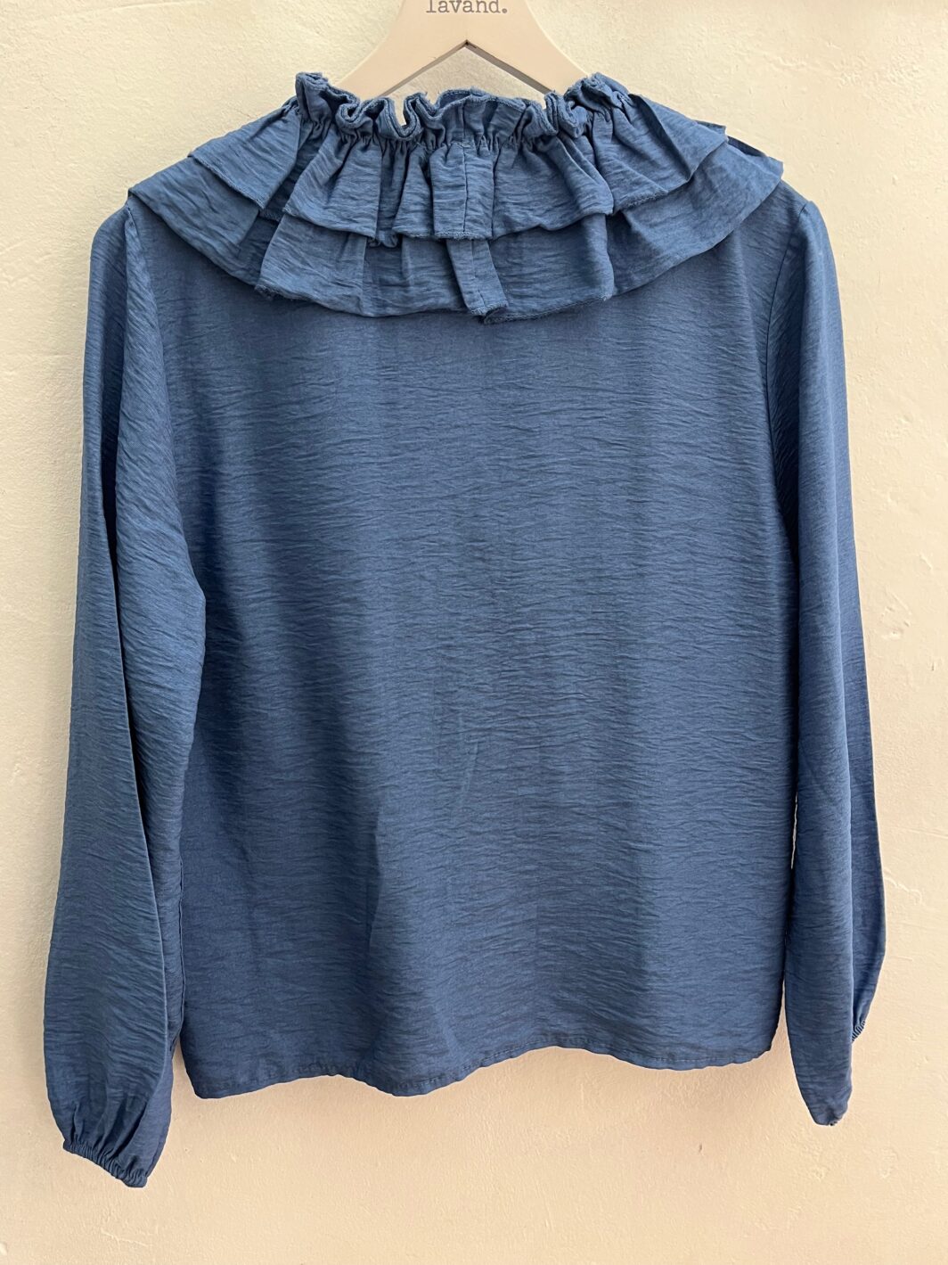 Blusa escote volantes azul - Imagen 6