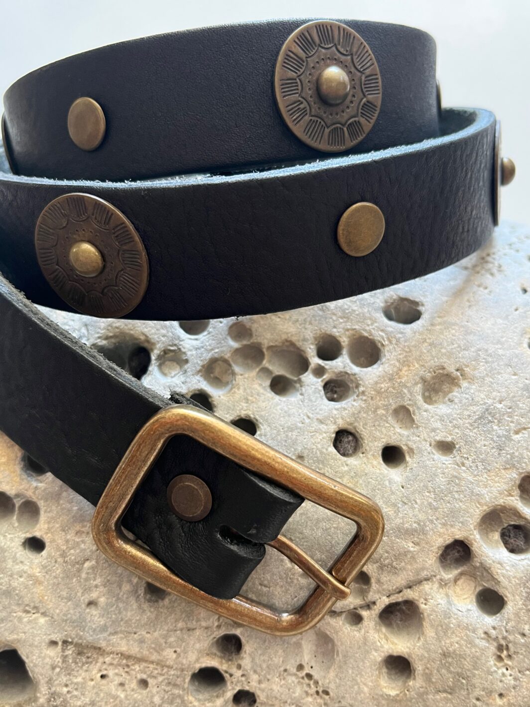 Cinturón de piel negro monedas - Imagen 5