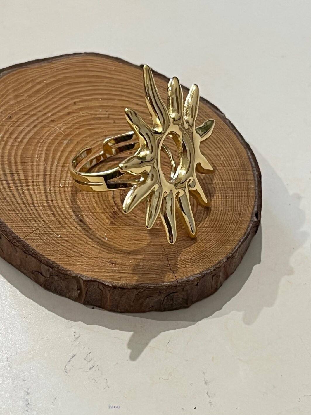 Anillo sol dorado grande - Imagen 2