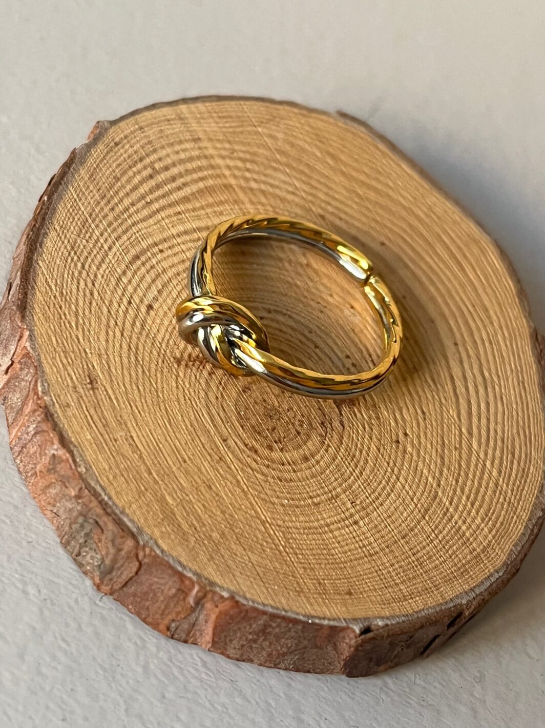 Anillo enlazado oro y plata - Imagen 4