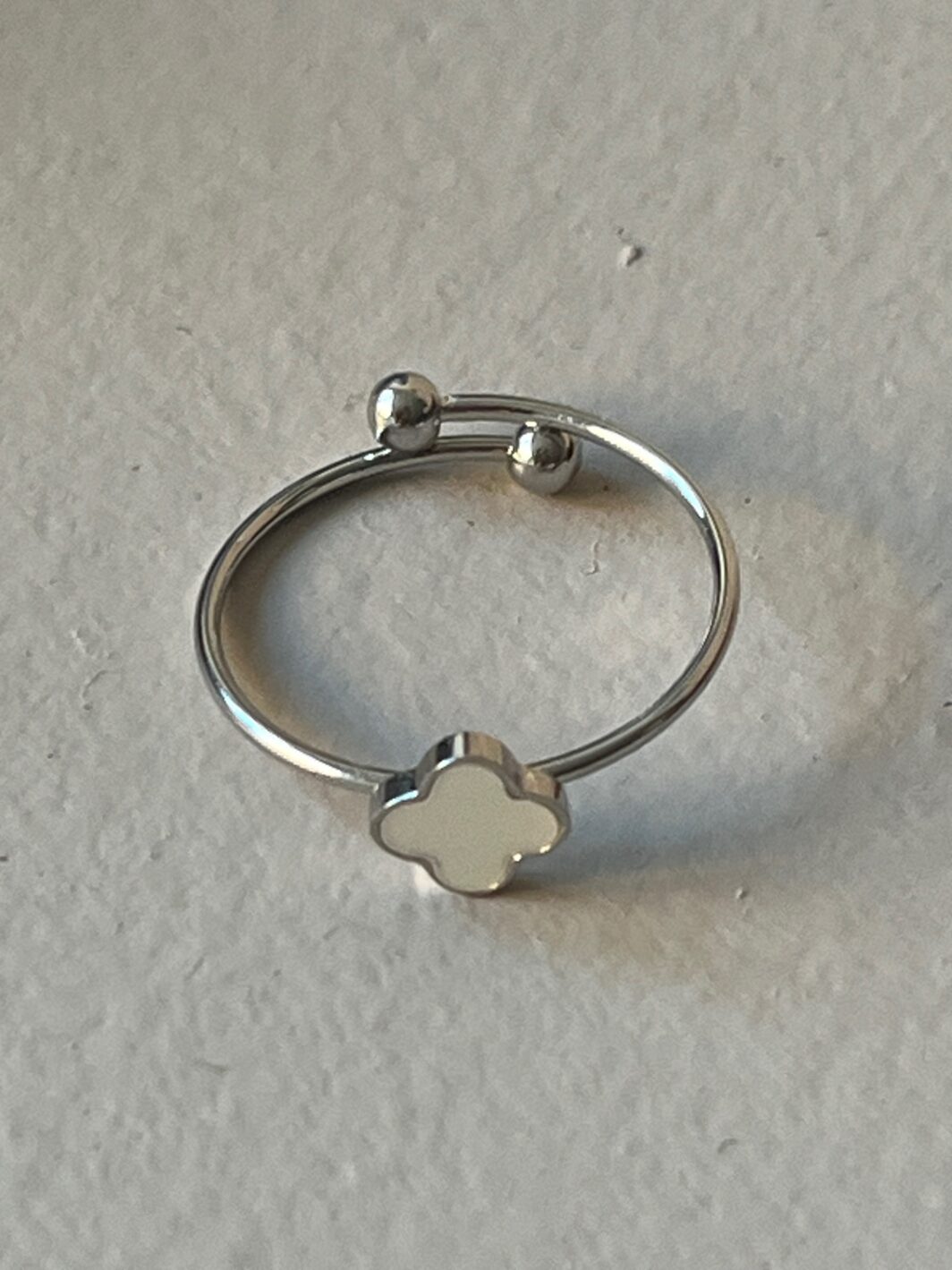 Anillo plateado flor nácar - Imagen 7