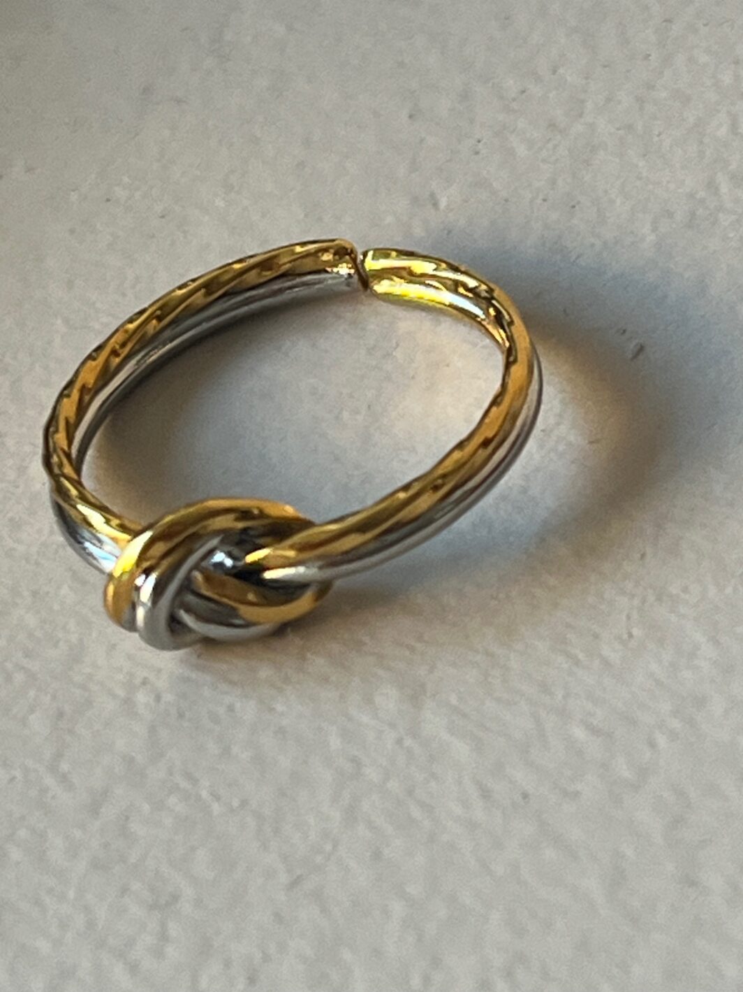 Anillo enlazado oro y plata - Imagen 2