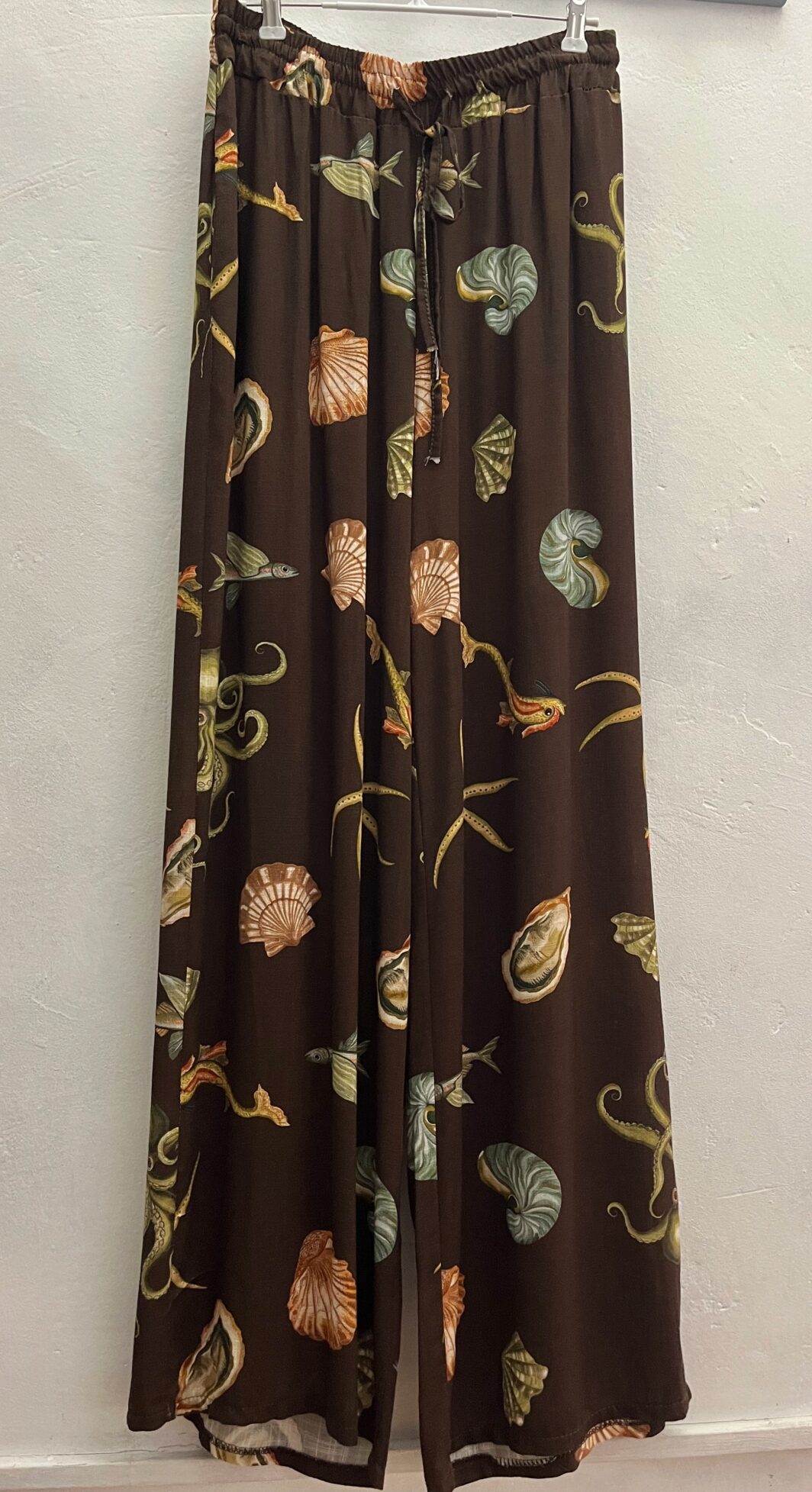 Pantalón estampado Caracola